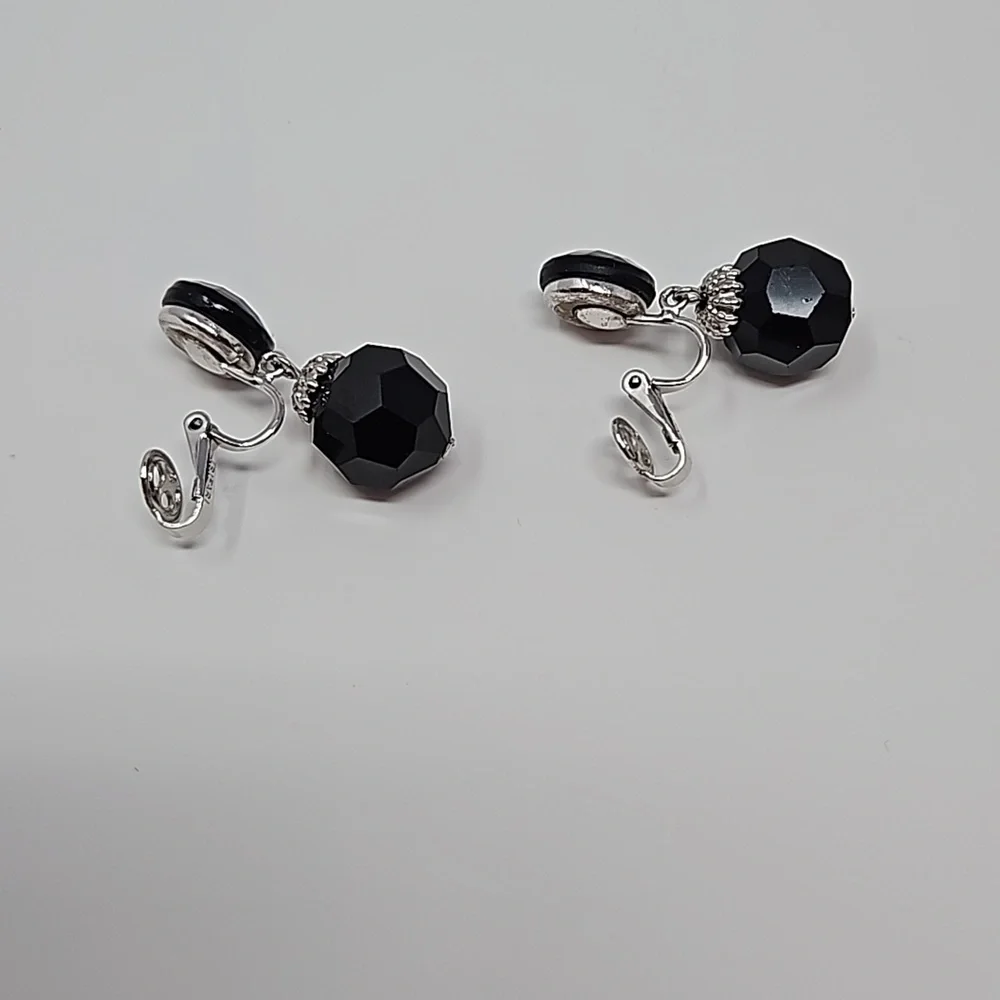 Vintage Crown Trifari Black Faceted Glass Bead Earrings Dangle Clip On Signed